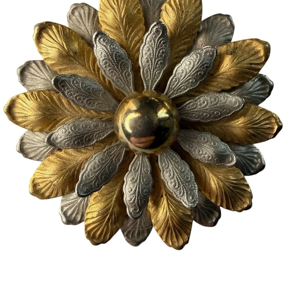 Elegant Gold and Silver Floral Brooch - Picture 2 of 4